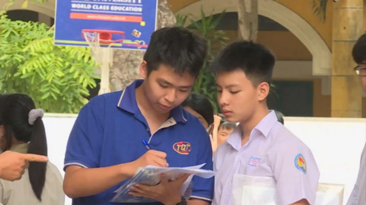 Trường THPT chuyên Hà Nội bổ sung 45 chỉ tiêu lớp 11